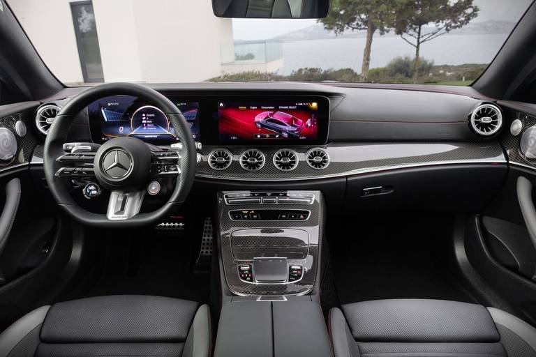 Mercedes-Benz-E-Klasse-Coupe-Cabrio-2020-Facelift-InterieurAMG