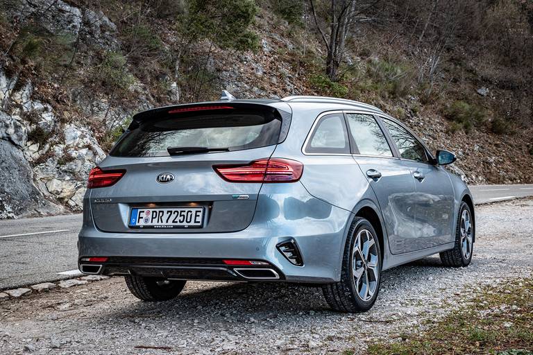 Kia-Ceed-Sportswagon-Rear-Side-2