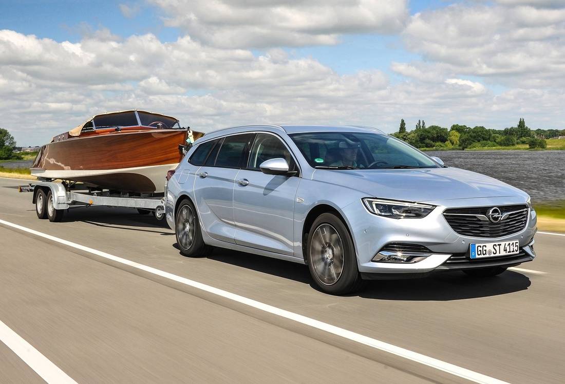 opel-insignia-sports-tourer-front