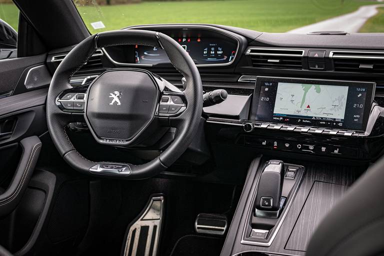 Peugeot-508-SW-Interior