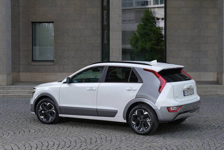 Kia-Niro-EV-2022-Side-Rear