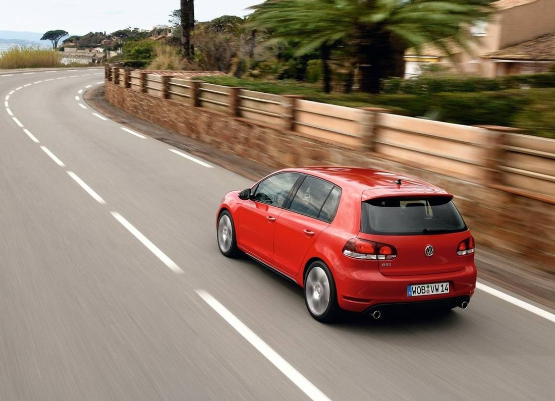 Volkswagen-Golf_GTI-2010-1024-28.jpg