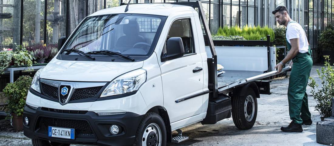 7kmrntIwmBfaqwwKDounnI-e537494ca9e93990862bd0eba9a90ebd-piaggio-porter-front-1100