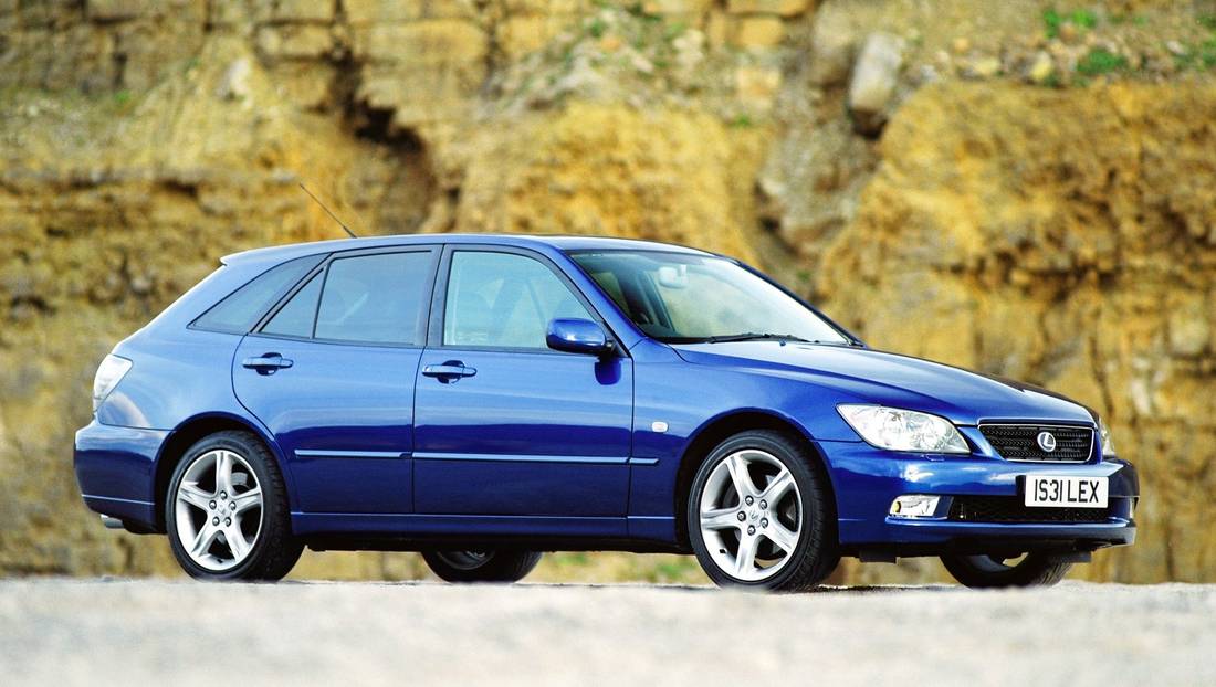 lexus-sportcross-is-300-blue-side