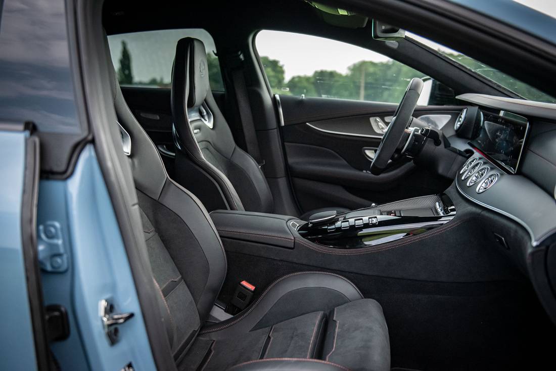  Die optionalen AMG Performance-Sitze bieten nicht nur ausgezeichneten Seitenhalt, sondern passen auch für die Langstrecke.