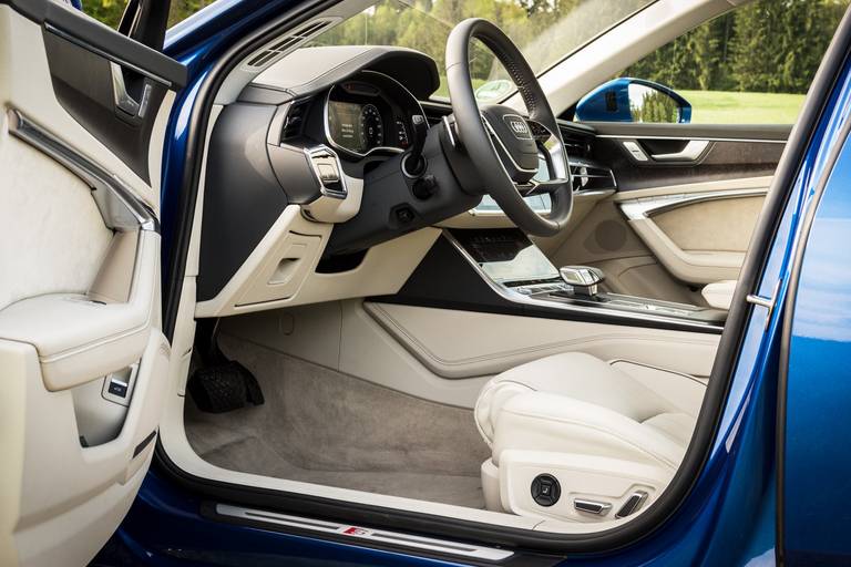 Audi-A6-Avant-interior