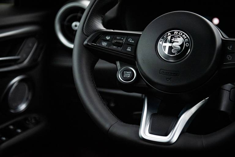Alfa-Romeo-Tonale-Diesel-Steering