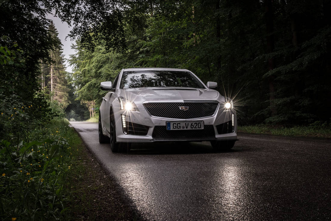 Cadillac-CTS-V-Forest