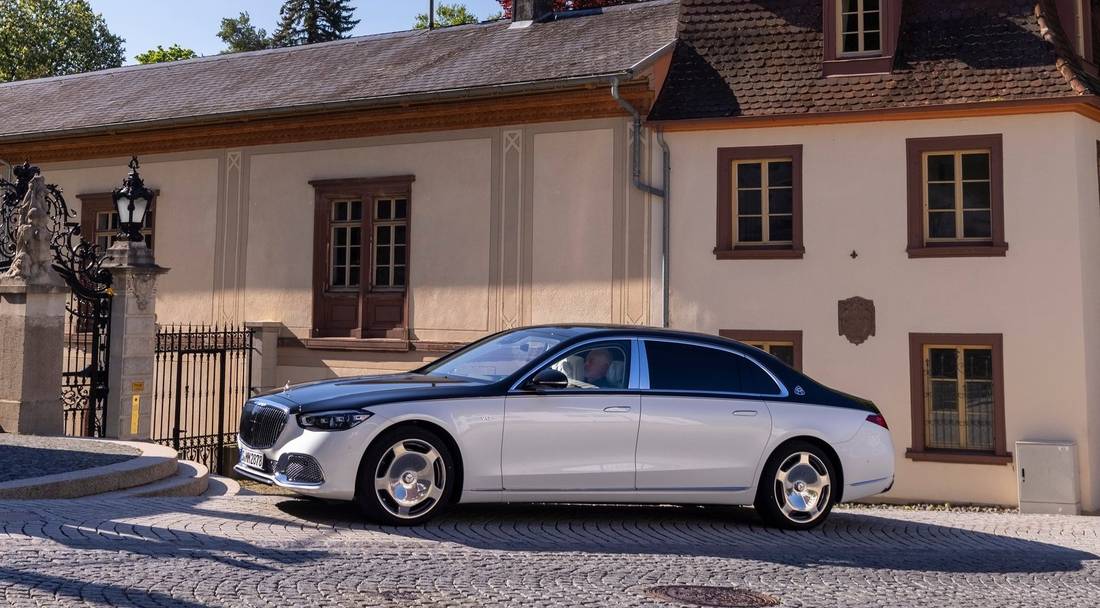 mercedes-benz-maybach-s-680-side